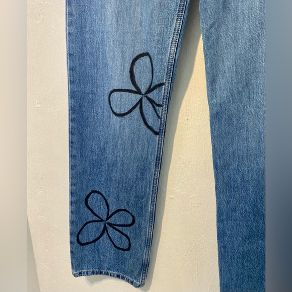 Levi’s -Low Pro Straight with 70’s boho black flower.Great condition..Size 29 - Picture 3 of 10